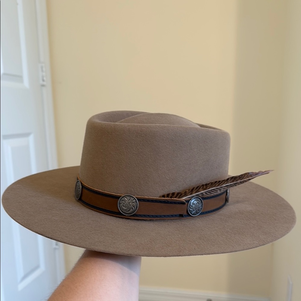 Stylish Tan Wide Brim Hat with Feather Accent